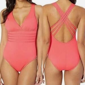 LA BLANCA Coral Reef‎ Island Goddess Cross-back Swimsuit